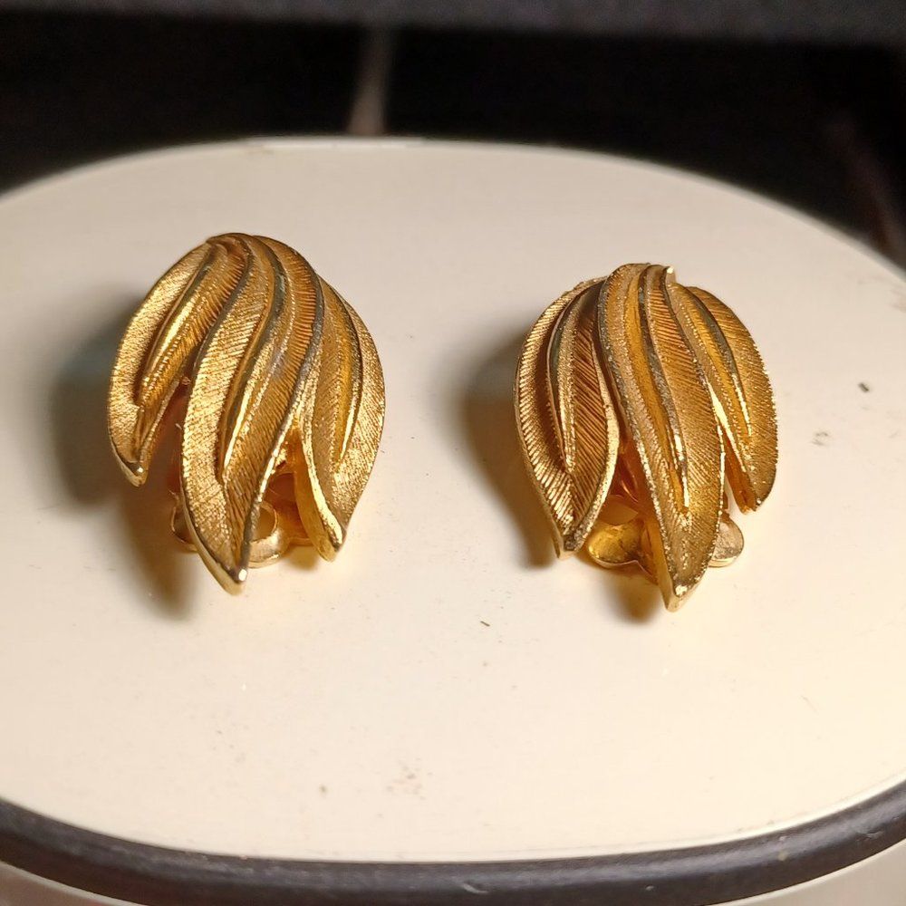 Coro clip earings